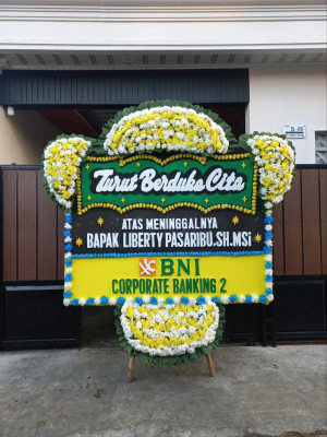 Papan Bunga Duka di Trienggadeng