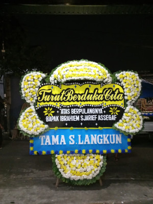 Papan Bunga Duka di Trienggadeng